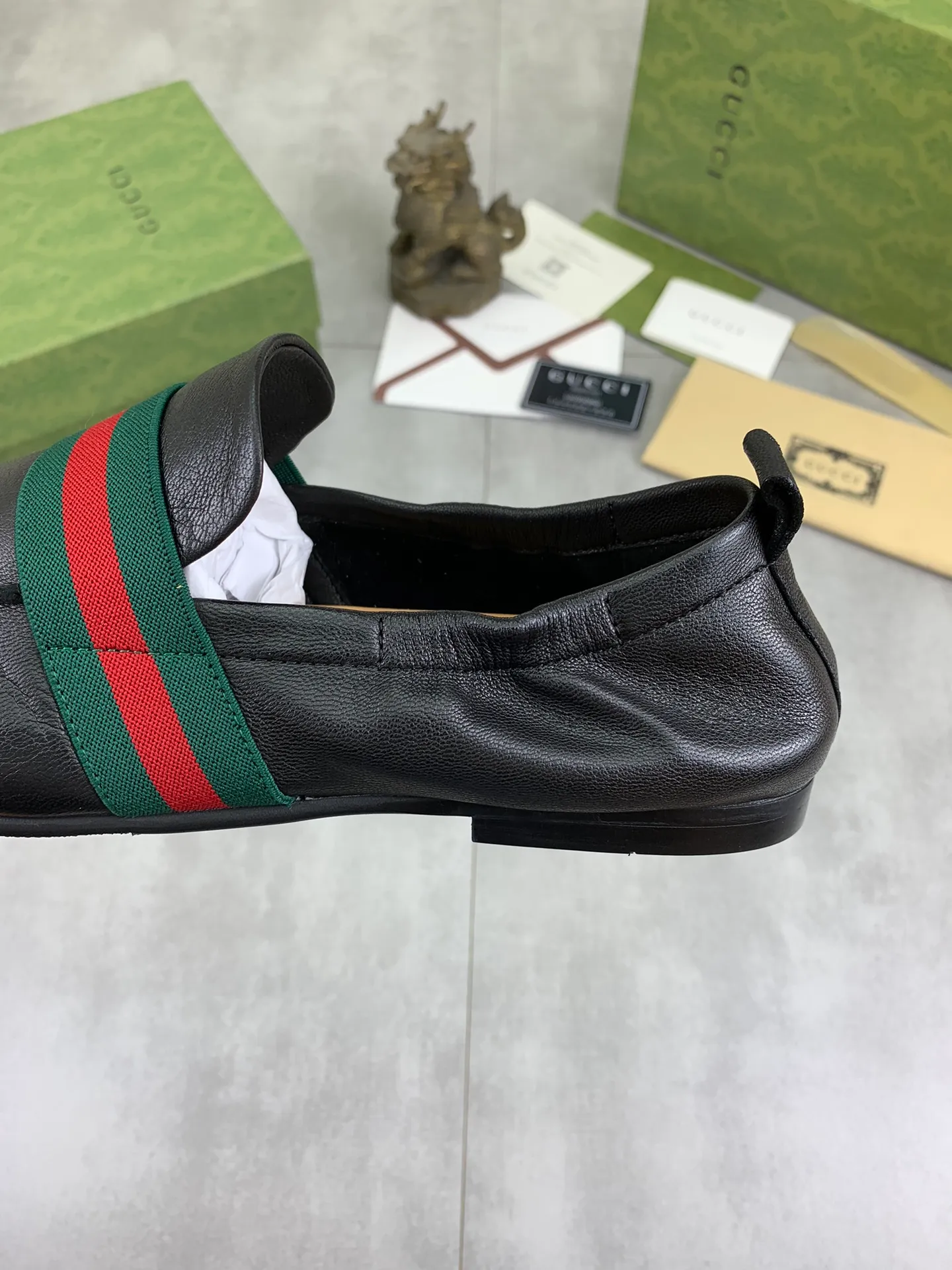 Men's Men's Shoes💰P520💰【New Style】Water-dyed Niuli Gucci's most popular selection of lazy slip-on leather shoes (Gucci) official website latest Gucci lazy leather shoes, hot style 💥 simple and elegant style, exclusive for trendy men. Unique official website latest brand original double G embossing Elements 👑 Original Gucci decoration, fashionable and elegant, fabric original calfskin ✅ fully imported first-layer cowhide lining, official website designated wear-resistant, rubber business outsole, classic model taken at the counter in real life 🎬38-44 black brown optional